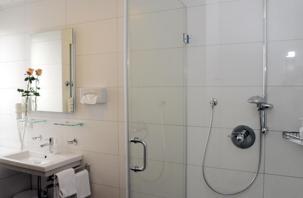 Hotel Am Alten Park Augsburg Rum bild
